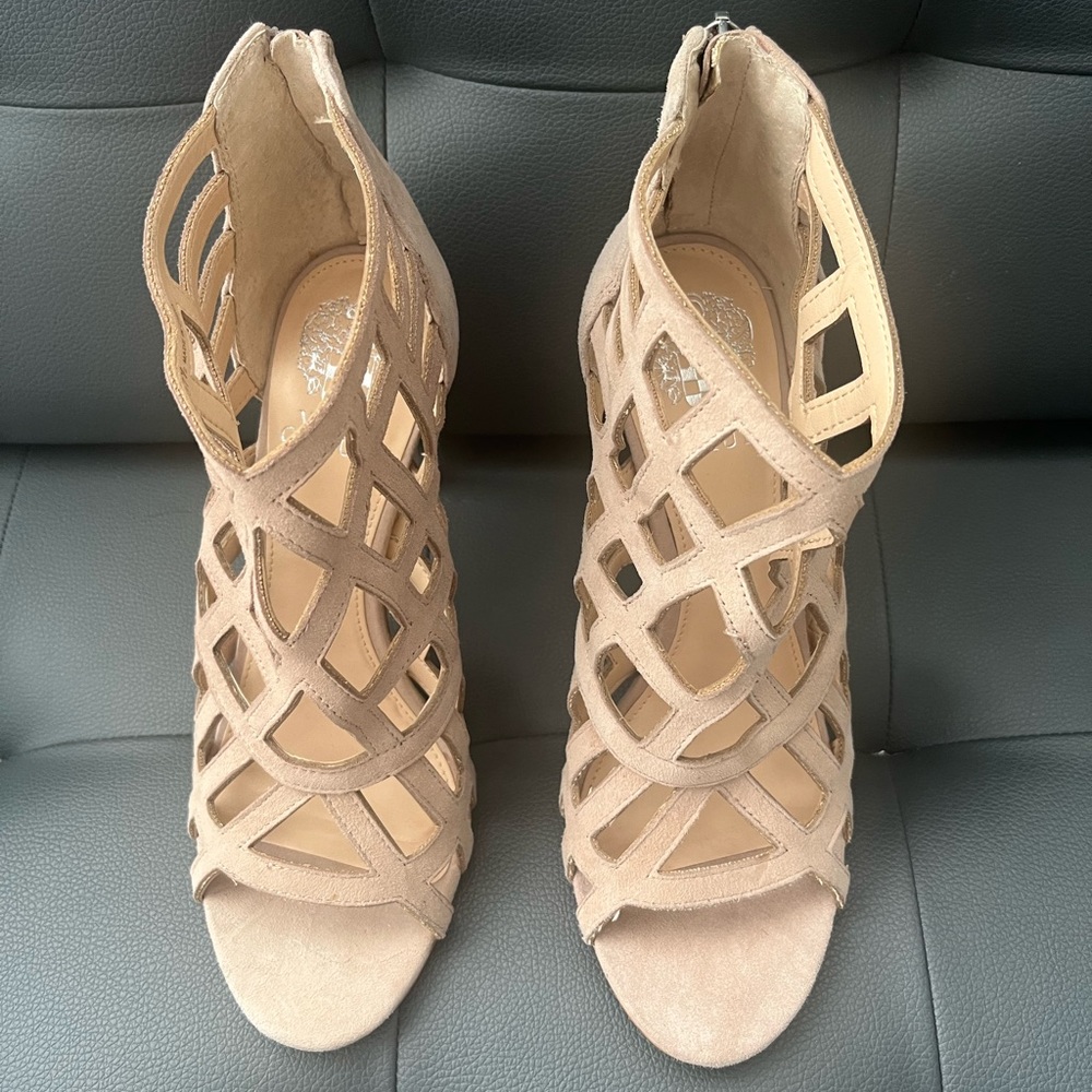 Stunning sexy suede nude heels.. with an amazing web like pattern..